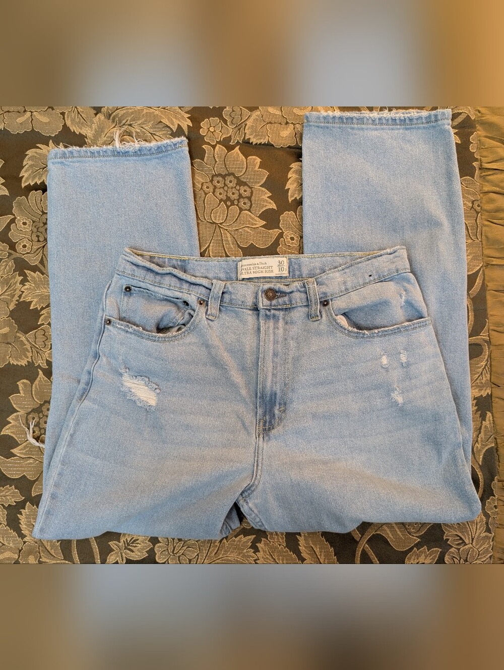Abercrombie & Fitch Women's Light Blue Distressed Jeans Size 30/10 R - Picture 6 of 14